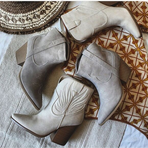 🆕The Tasha// Grey western style boot soft vegan leather - Picture 6 of 9